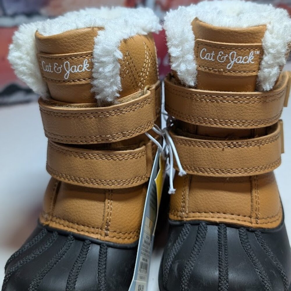 NWT Cat & Jack Winter Duck Boots Size 6 Insulated